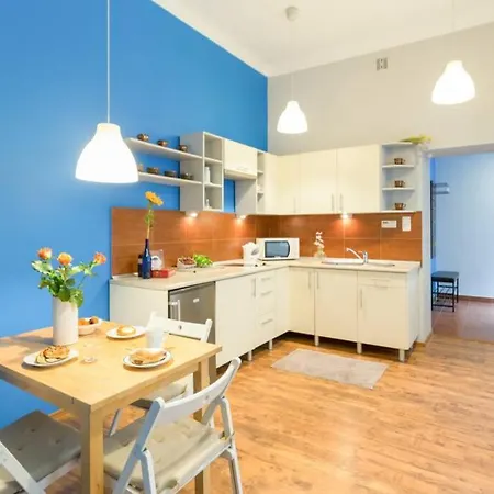 The Quiet Blue Home In The City Center!-3